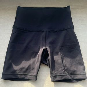 Lululemon Wunder Train Bike Shorts 6inches